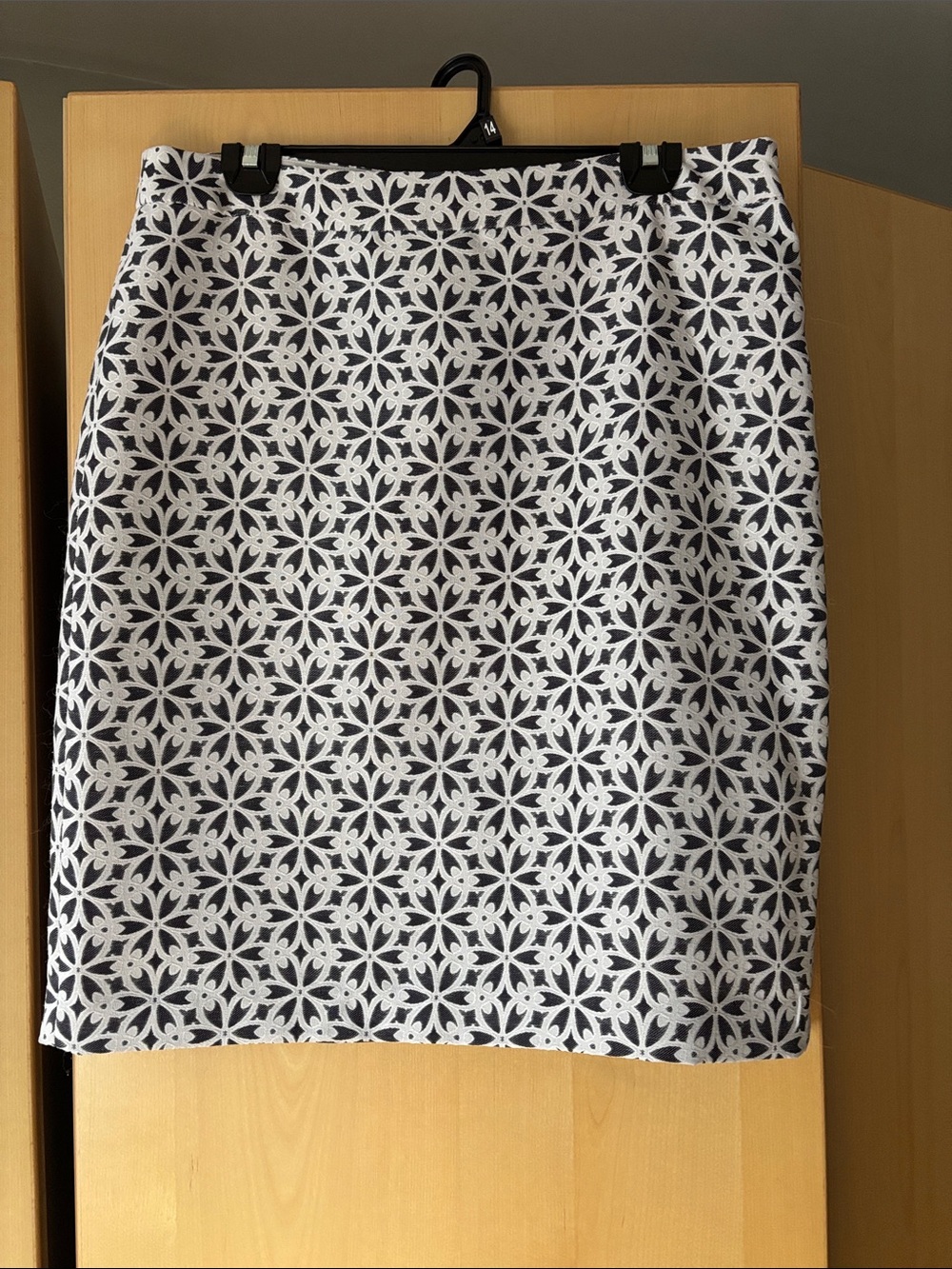 Gray and White Patterned Pencil Skirt